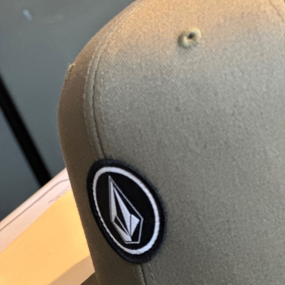 VOLCOM HAT (ARMY GREEN) OS - Picture 2 of 7